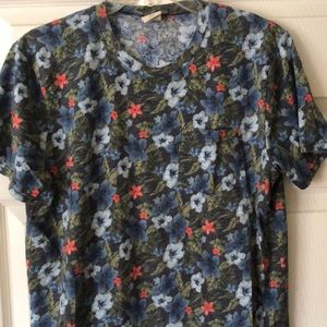 Floral aeropostal shirt with front pocket
